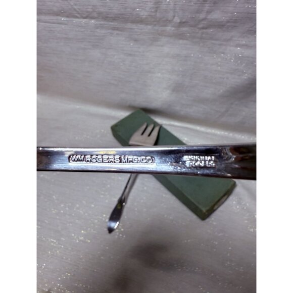 WM Rogers Mfg. Co Original Rogers Serving Spoon & Fork Ornate Decoration 8 7/8" - Picture 7 of 7